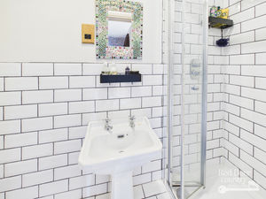 Ensuite- click for photo gallery
